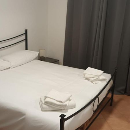 Ferienwohnung Casa N 2 Con Parcheggio Privato E Colonnina Ricarica Livorno Exterior foto
