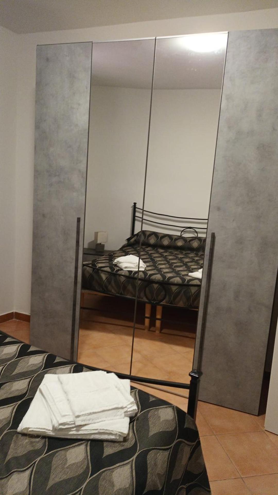 Ferienwohnung Casa N 2 Con Parcheggio Privato E Colonnina Ricarica Livorno Exterior foto